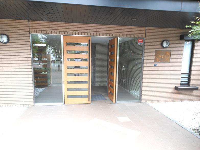 Entrance. Common areas