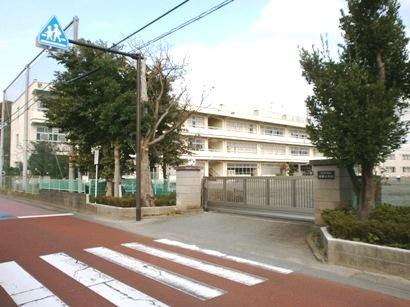 Primary school. Ebina City Yushika to elementary school 476m