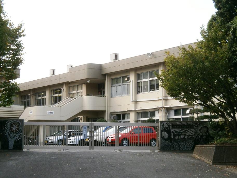 Junior high school. Ebina Municipal Imaizumi until junior high school 636m