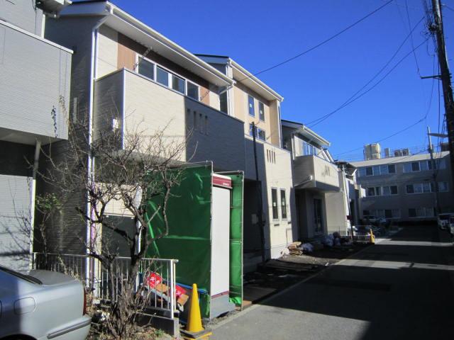 Local photos, including front road. Local (12 May 2013) Shooting