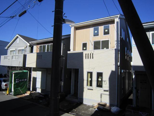 Local appearance photo. Local (12 May 2013) Shooting