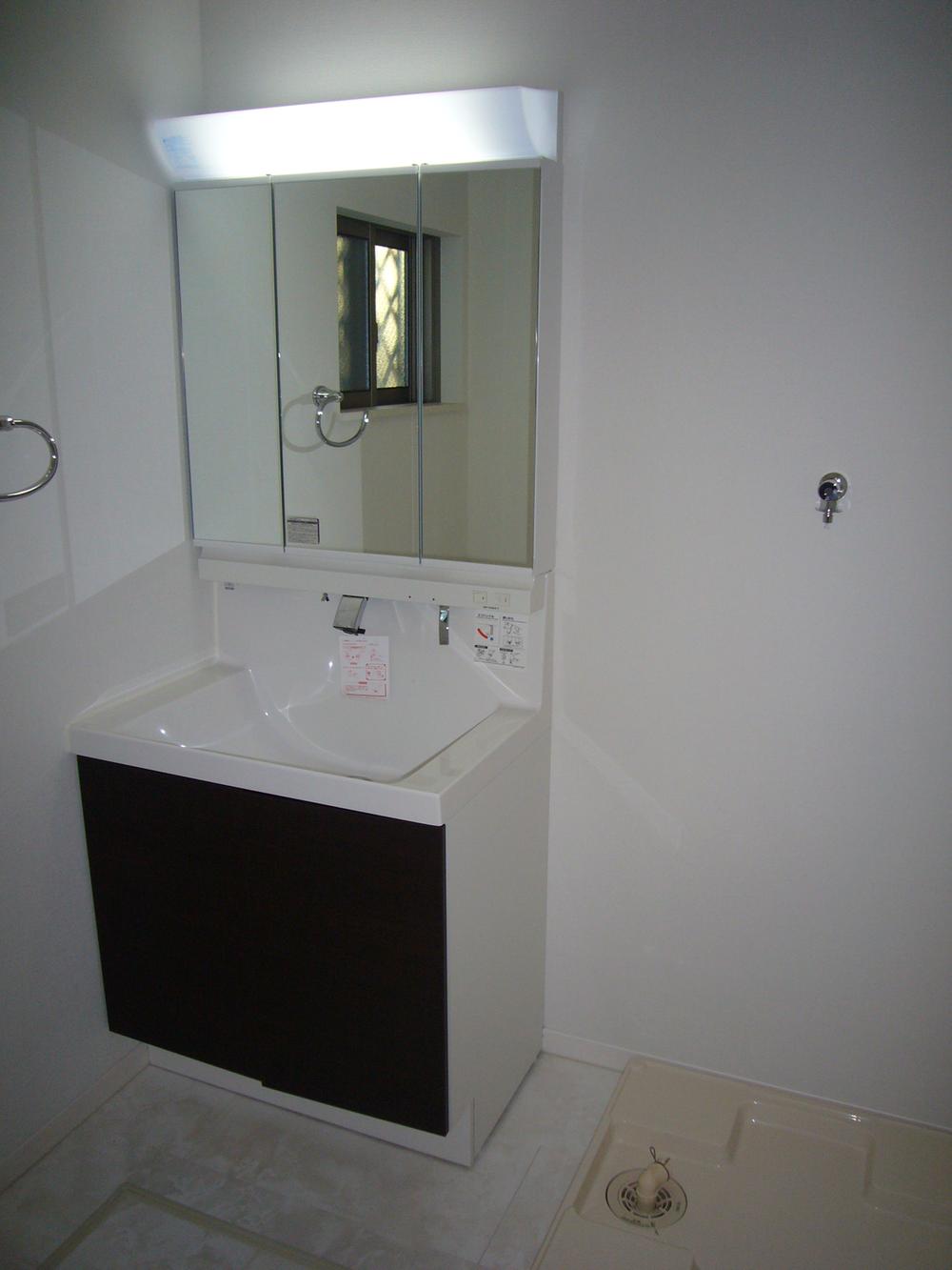 Wash basin, toilet. Indoor (10 May 2013) Shooting