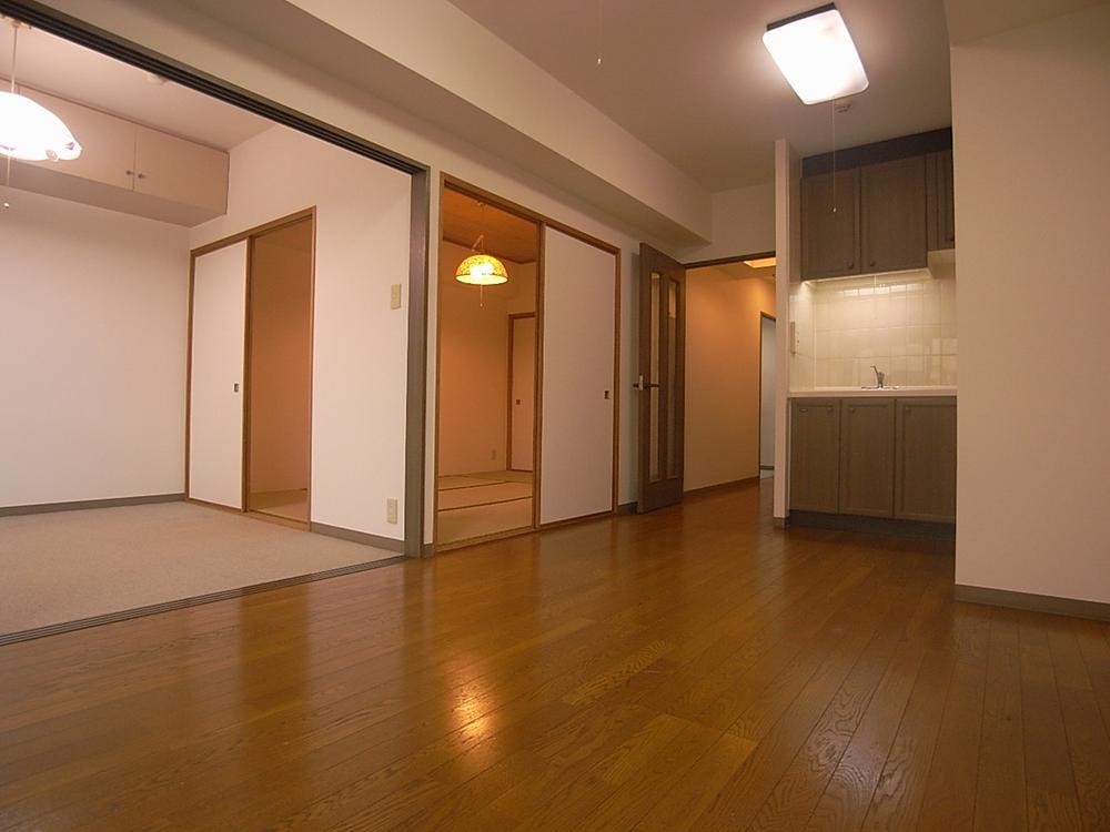 Non-living room. Indoor (10 May 2013) Shooting