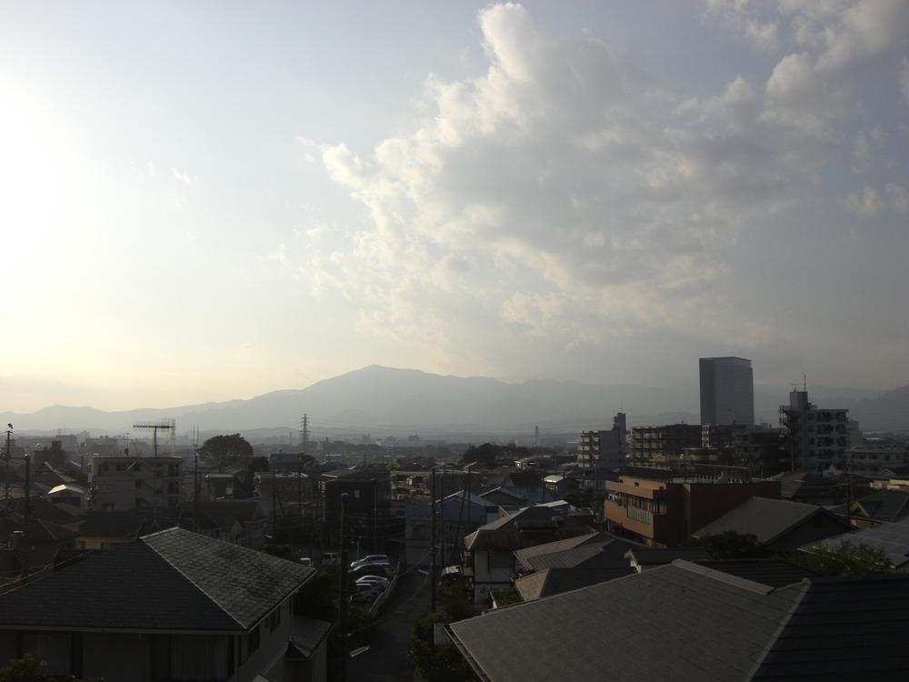 View photos from the dwelling unit. View from the site (November 2013) Shooting