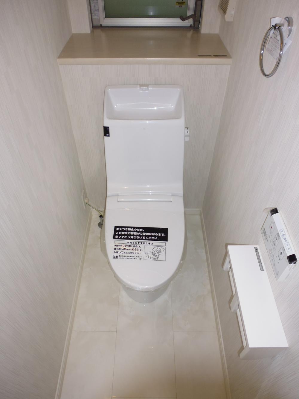 Toilet. Indoor (11 May 2013) Shooting