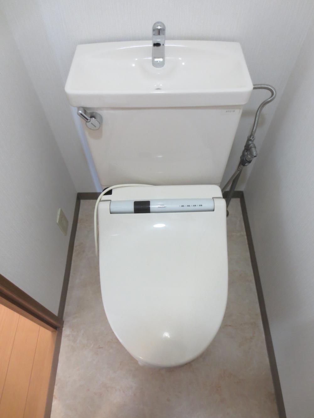 Toilet. Indoor (July 2013) Shooting