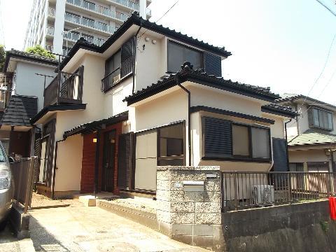 Local appearance photo. Appearance when viewed from southeast. outer wall ・ Already Roof Coatings. 
