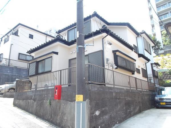 Local appearance photo. Appearance when viewed from the northeast side. outer wall ・ Already Roof Coatings. 