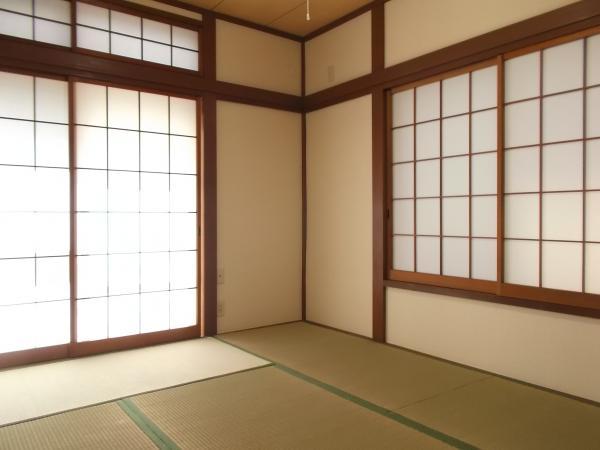 Non-living room. First floor 6-tatami mat Japanese-style room, Tatami exchange, Sliding door ・ Sliding door already modified paste. 