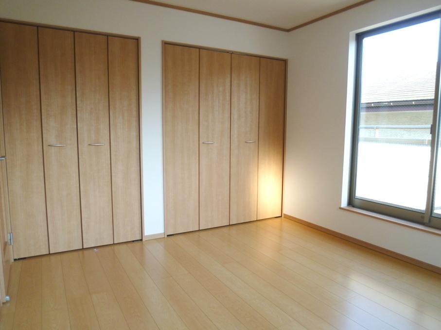 Non-living room. 1 Building