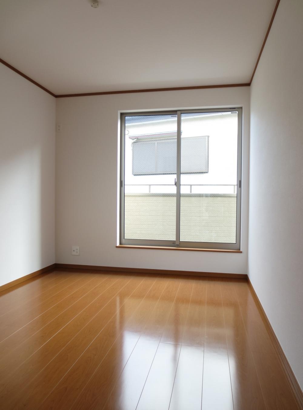 Non-living room. 1 Building