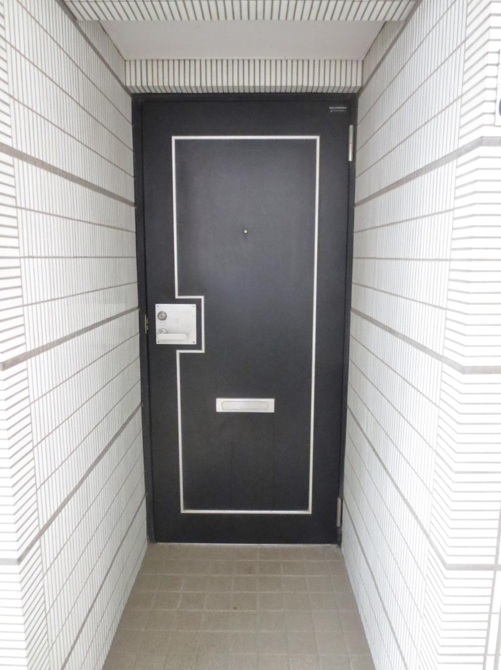 Entrance. Local (July 2013) Shooting