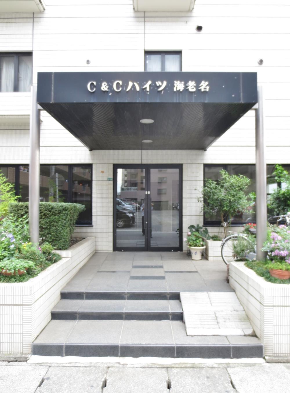 Entrance. Local (July 2013) Shooting