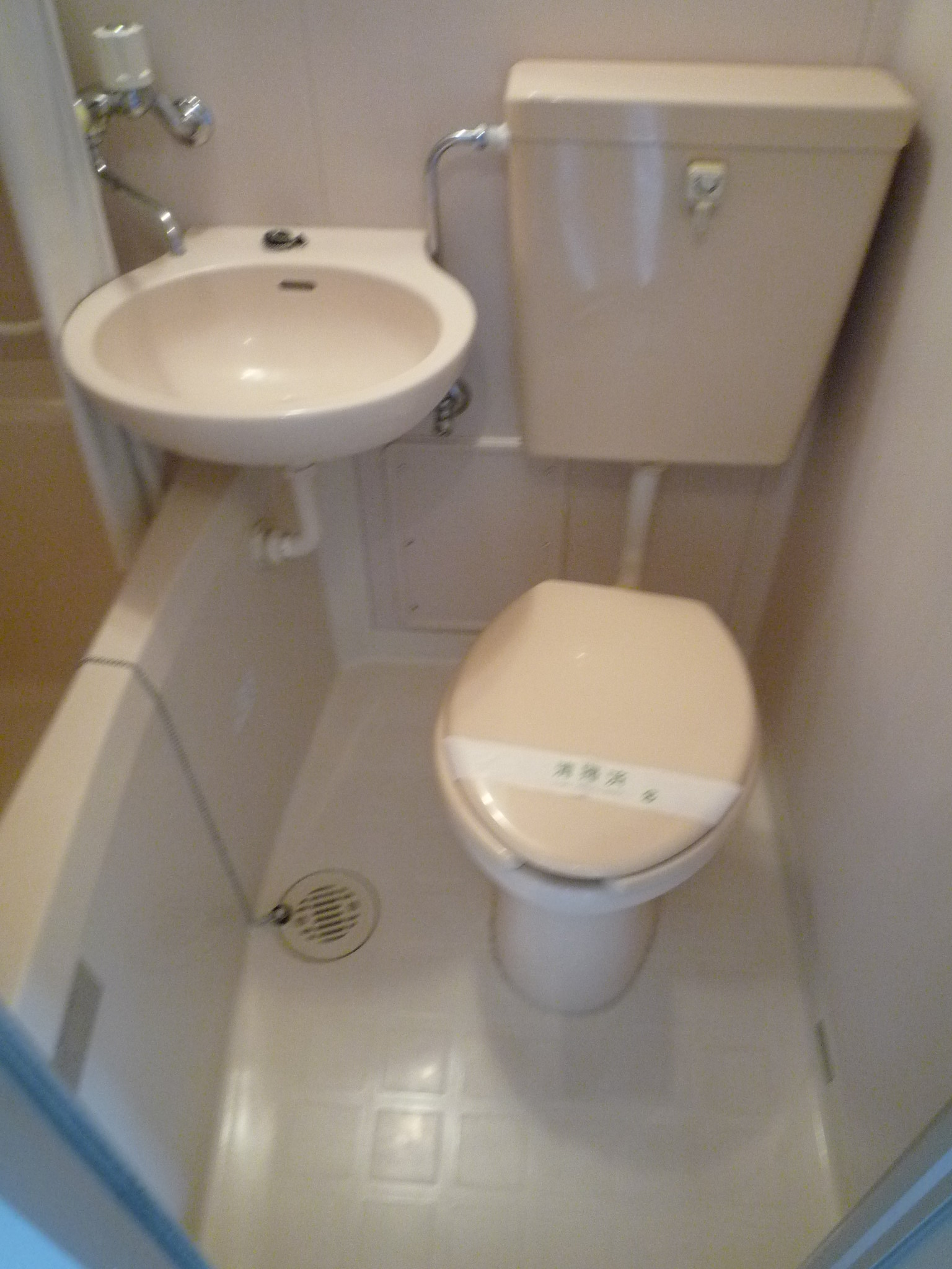 Bath. 3-point unit bus