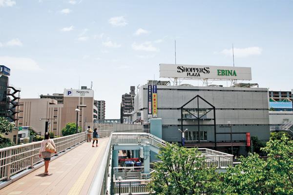 Supermarket. Shoppers 150m to Plaza