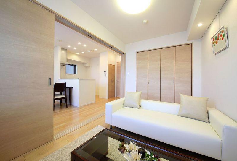 Non-living room. 5.5 Pledge Western-style living next door is as sub-living.