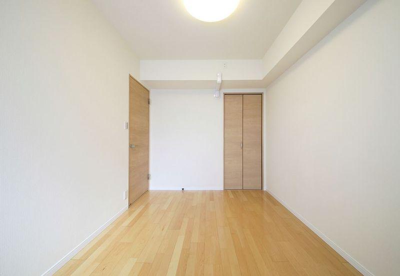 Non-living room. Storage is also a simple specification.