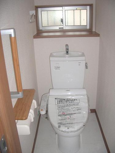 Same specifications photos (Other introspection). toilet Same specifications. 1, 2F also is with a hot water wash. 