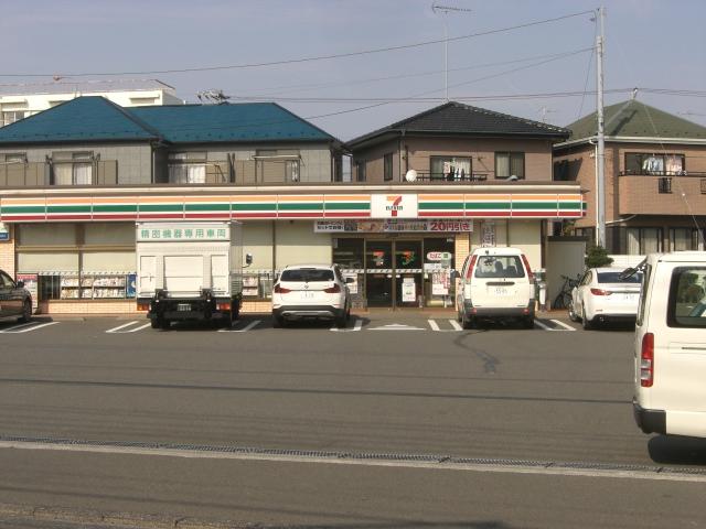 Convenience store. 400m convenience store near you to Seven-Eleven