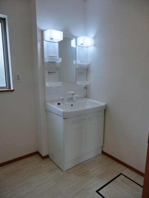 Wash basin, toilet. Interior (October 2013) Shooting