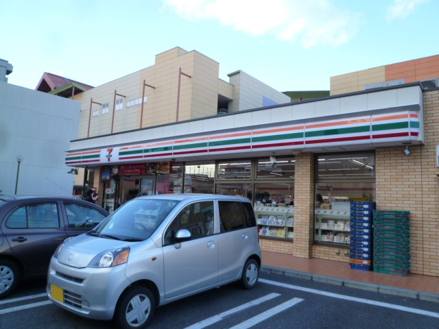 Convenience store. Seven-Eleven Ebina central 1-chome to (convenience store) 710m