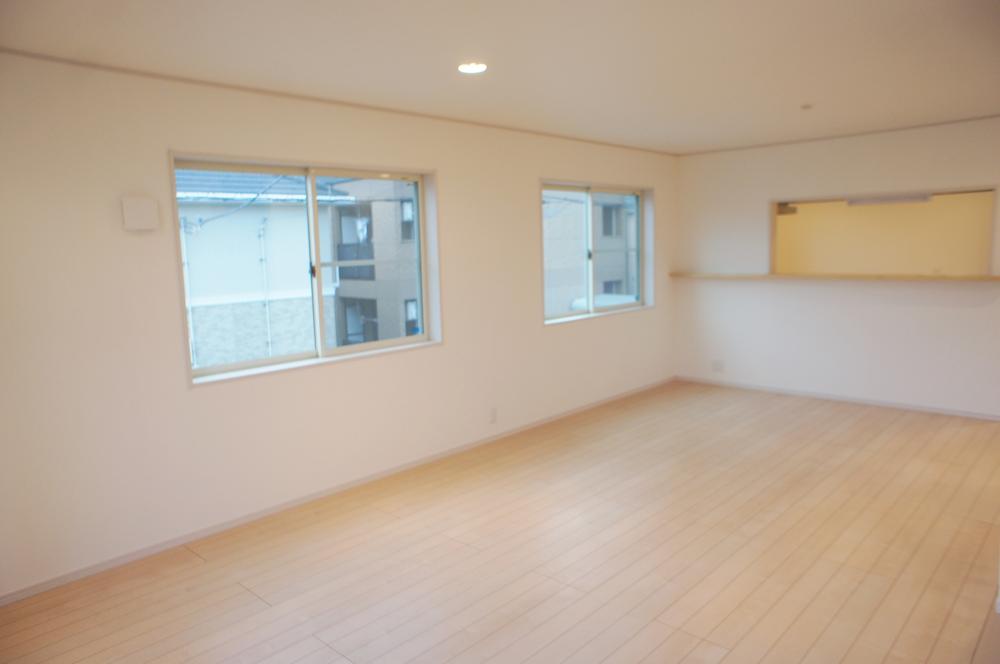 Living. 16.5 Pledge of LDK Balcony facing south!