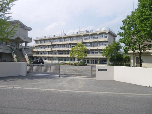 Junior high school. Kashiwaketani junior high school