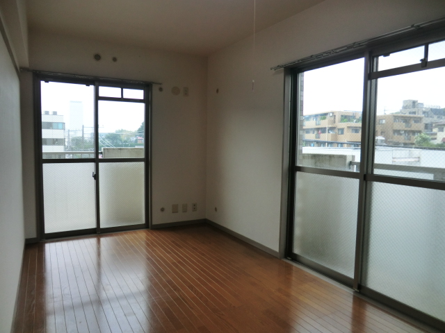 Living and room. Vertical type