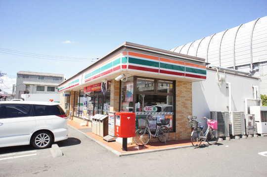 Other. Seven-Eleven Ebina Shake store 8-minute walk (about 590m)