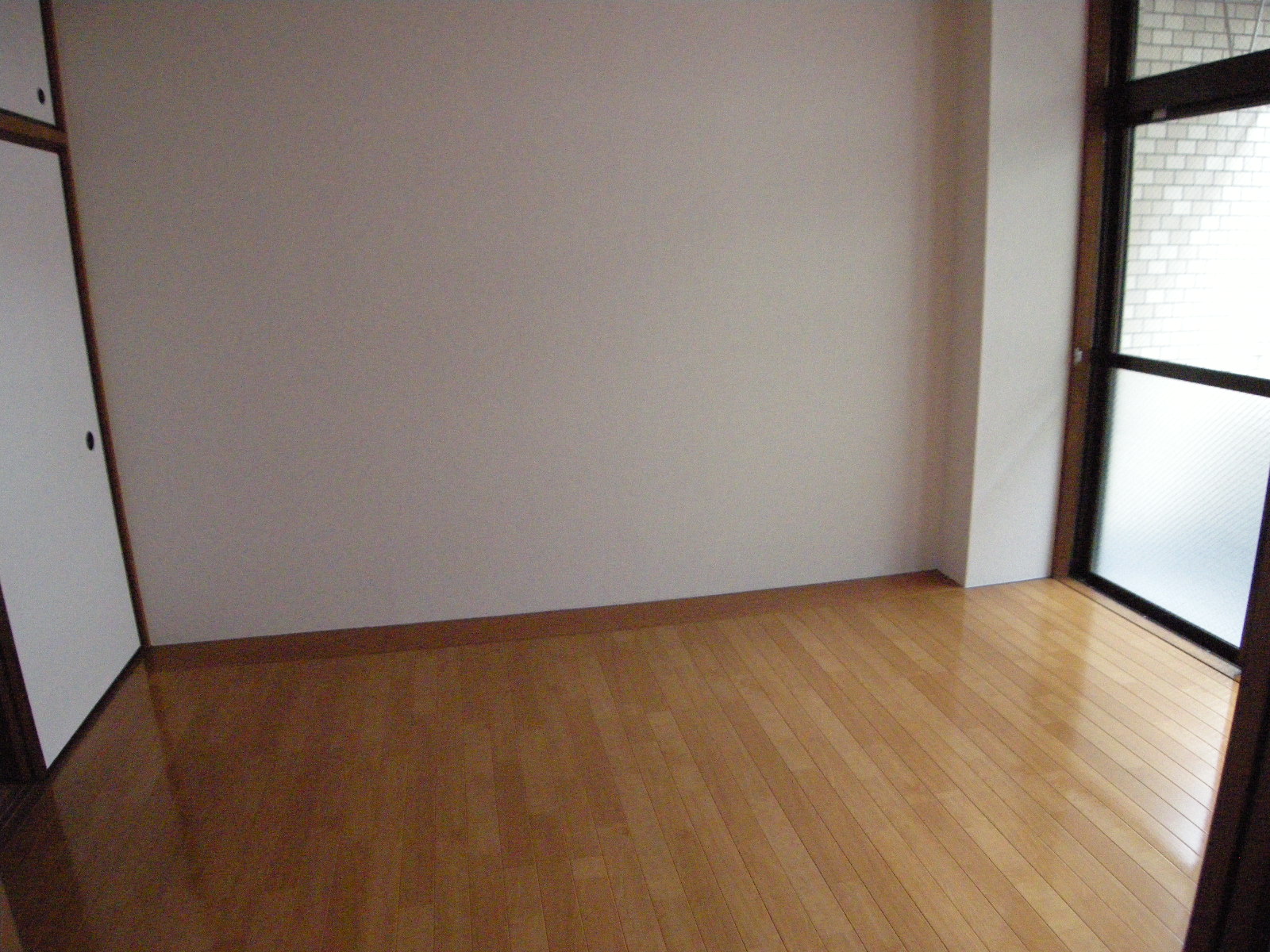 Living and room. Flooring of all rooms Interoceanic