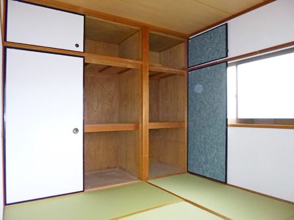 Living and room. There are a half between the housed in a Japanese-style room 1! 