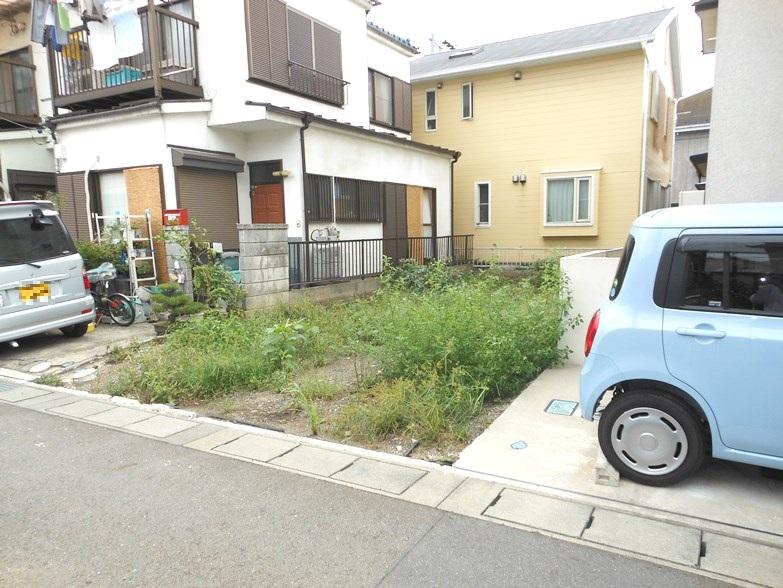 Local photos, including front road. Local (11 May 2013) Shooting