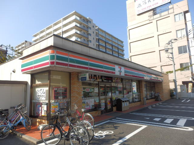 Convenience store. 434m to Seven-Eleven (convenience store)
