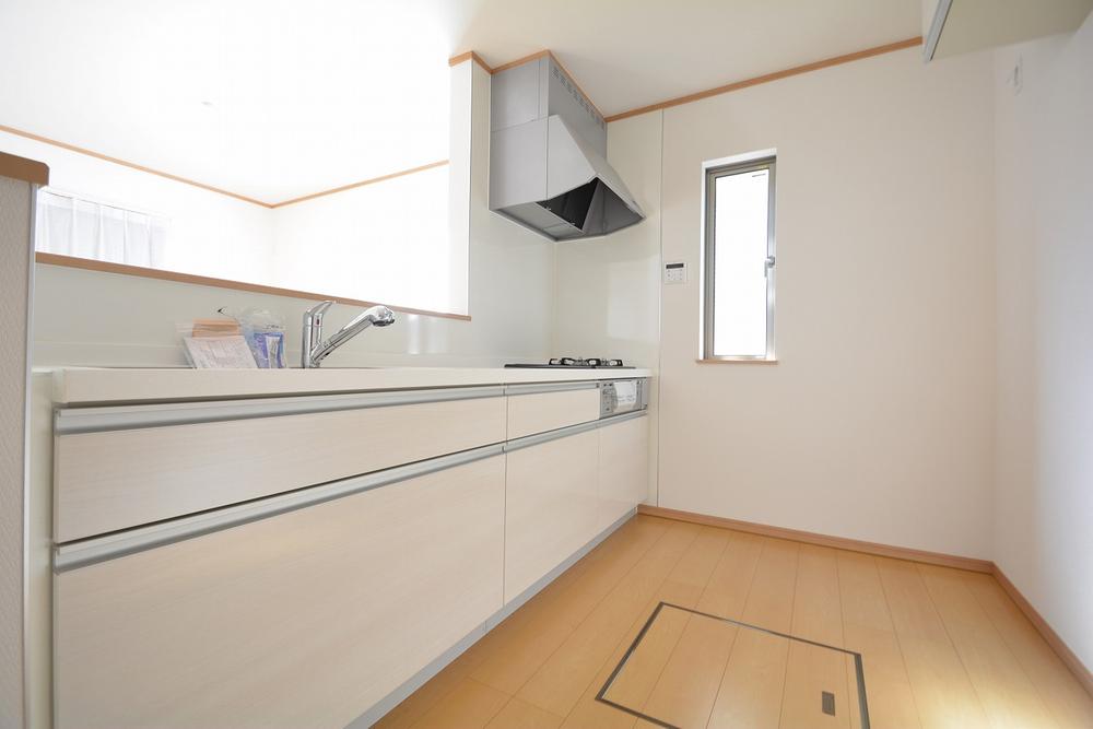 Kitchen. Face-to-face kitchen, you can enjoy a conversation with your family while cooking ☆