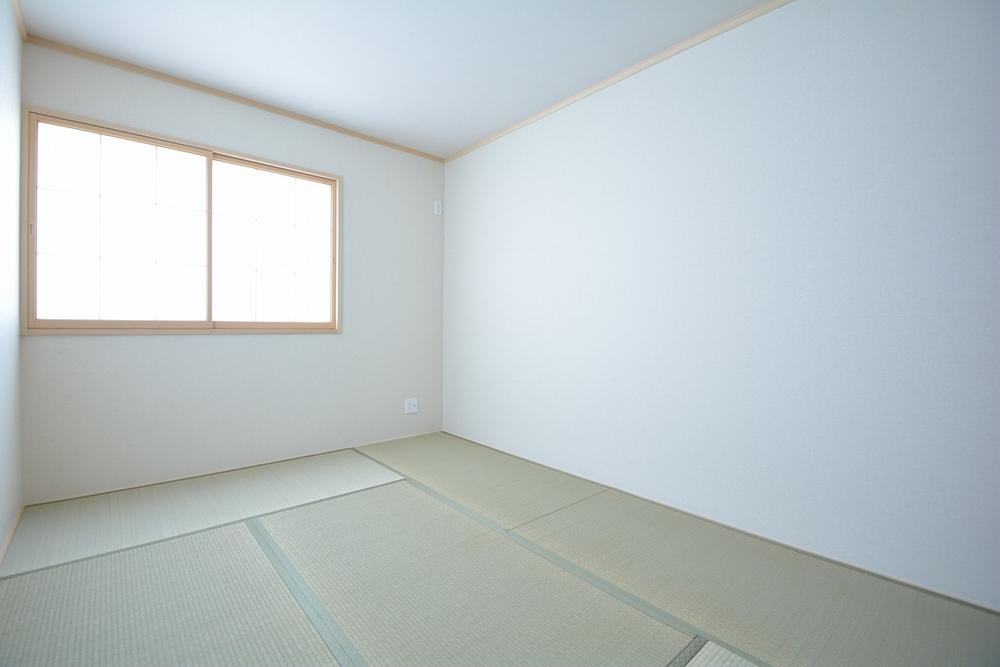 Non-living room. Japanese-style room is available also available as possible and drawing room to lay the child ☆