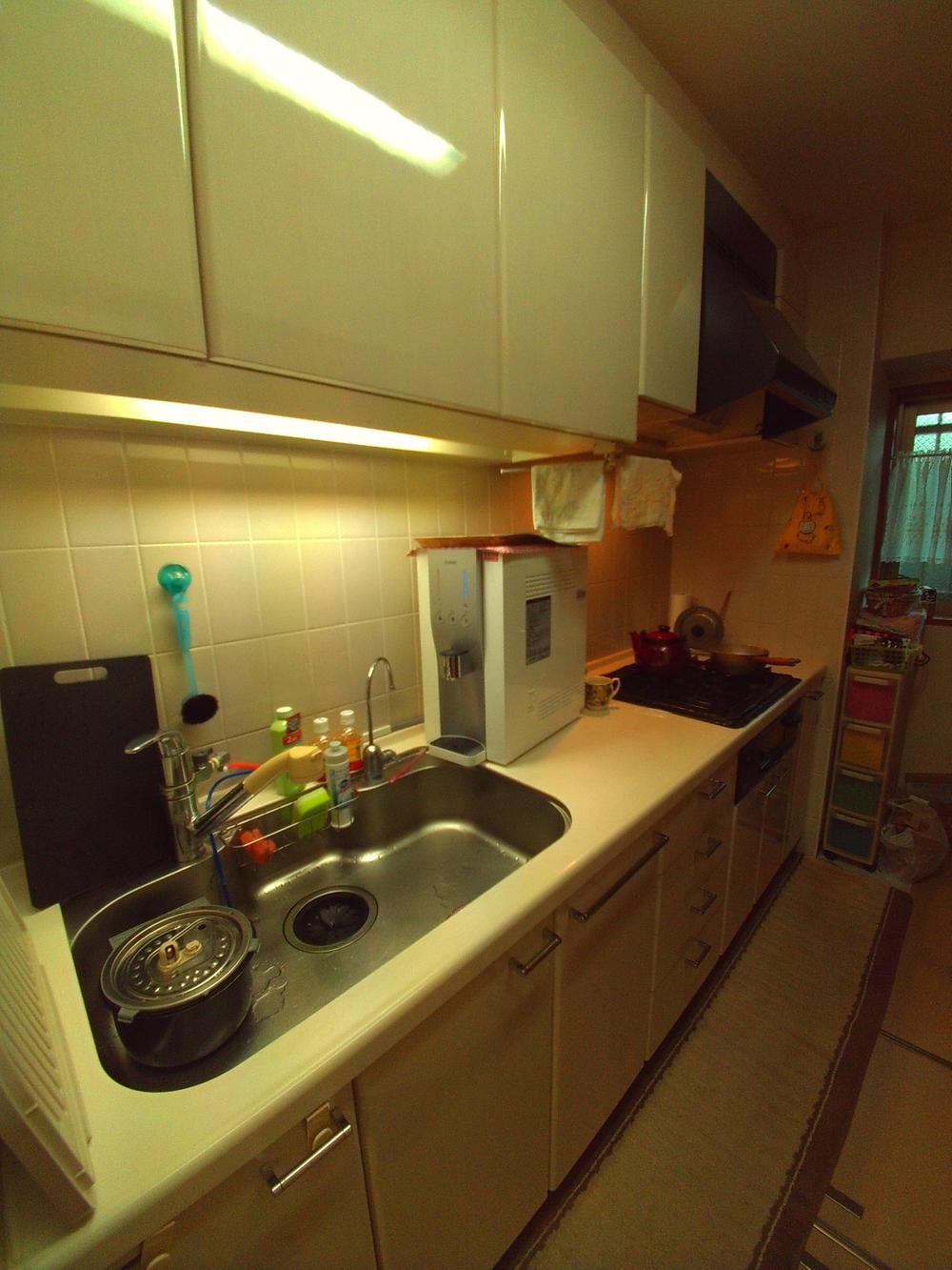 Kitchen. Indoor (12 May 2013) Shooting