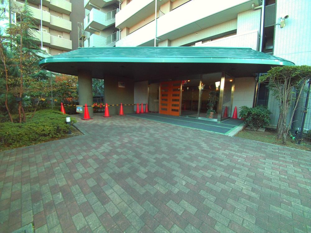 Entrance. Common areas