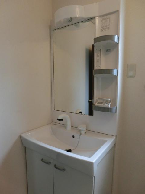 Wash basin, toilet. Local (July 2013) Shooting