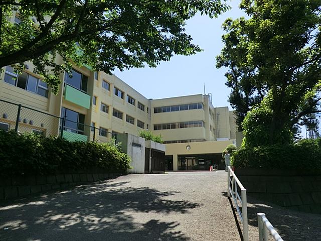 Primary school. Ebina Municipal Sugikubo to elementary school 551m