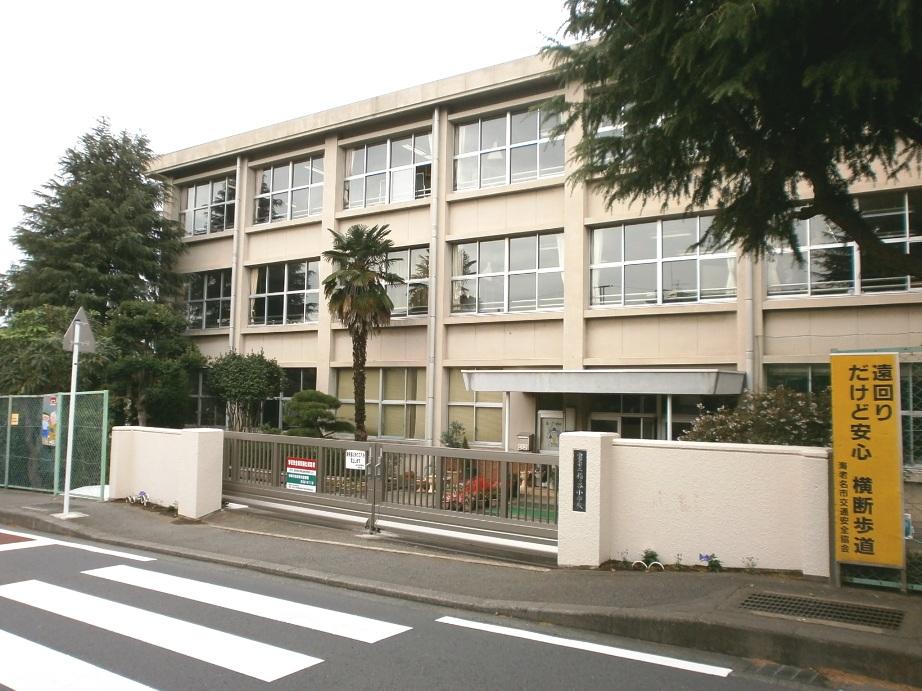 Primary school. Ebina Municipal Higashikashiwagaya to elementary school 959m