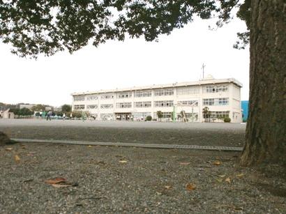 Primary school. Ebina 901m to stand Otani elementary school