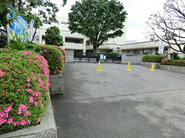 Primary school. Ebina Municipal Imaizumi to elementary school 672m