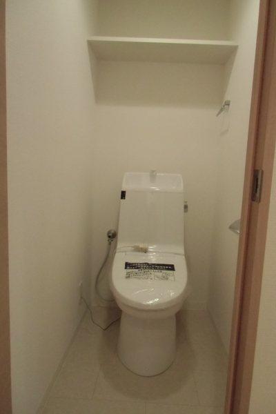 Toilet. Indoor (11 May 2013) Shooting