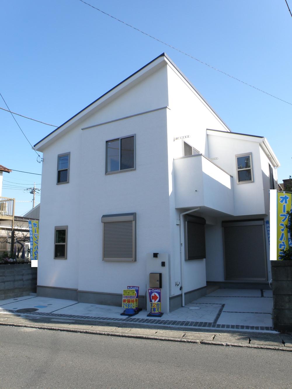 Local photos, including front road. Indoor (12 May 2013) Shooting