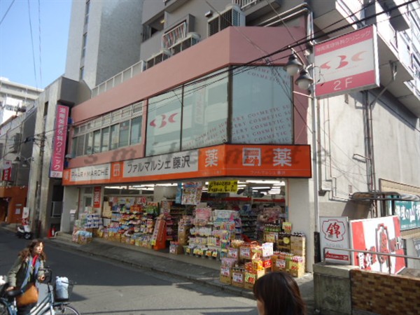 Dorakkusutoa. Farnesyl Marche Fujisawa shop 289m until (drugstore)