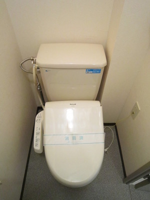 Toilet.  ※ Warm water washing toilet seat is left behind products.