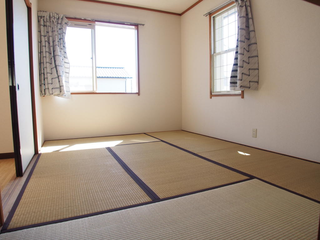 Other room space. Japanese-style room is a corner room two-sided lighting! ! * Tatami Hakawa after decision