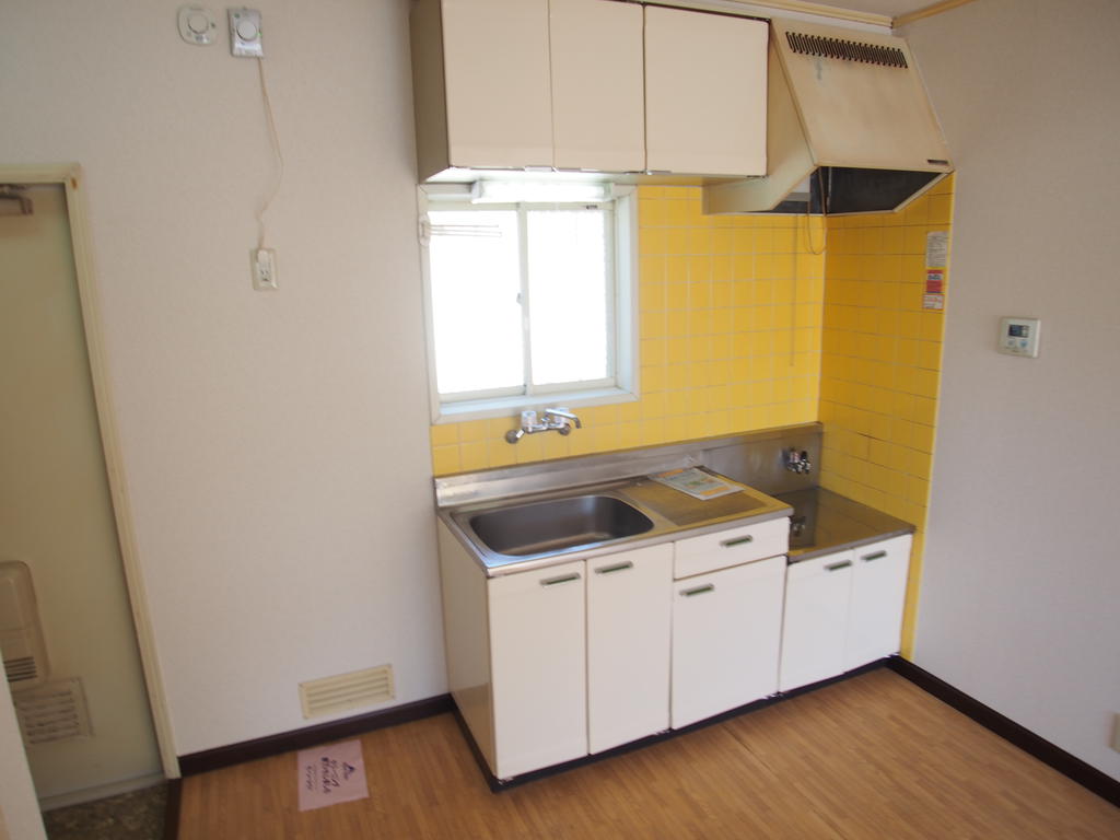 Kitchen. You can also have or of a natural ventilation window in Gasukitchin! ! 