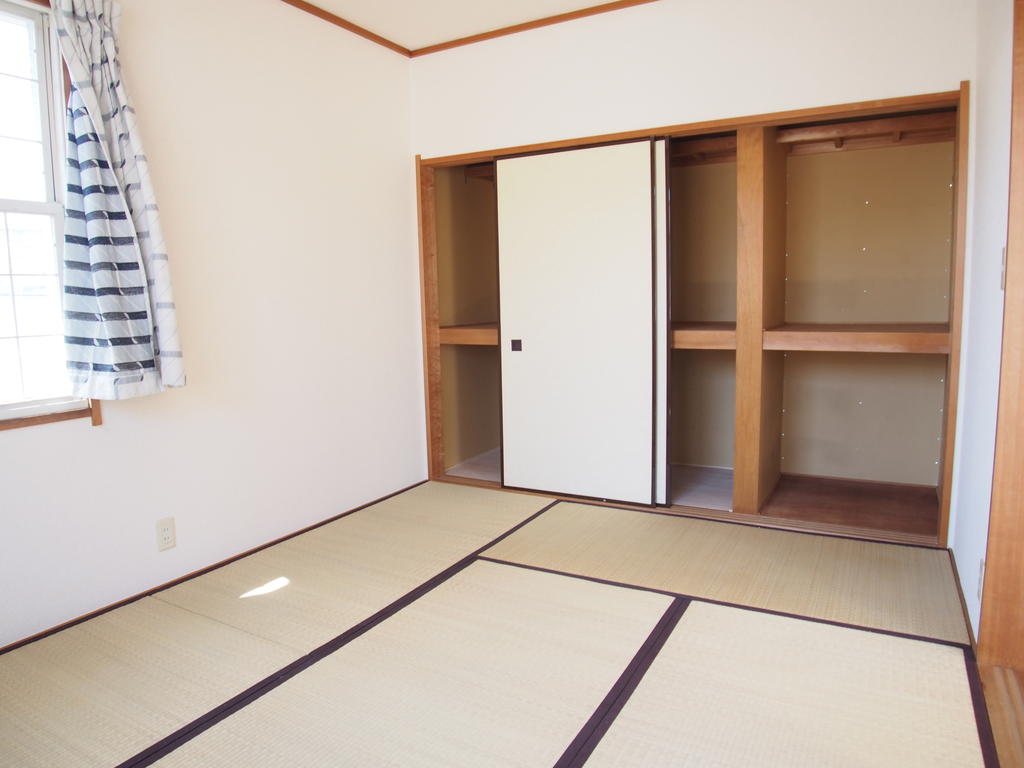 Other room space. The Japanese have a closet of a half between 1! ! 