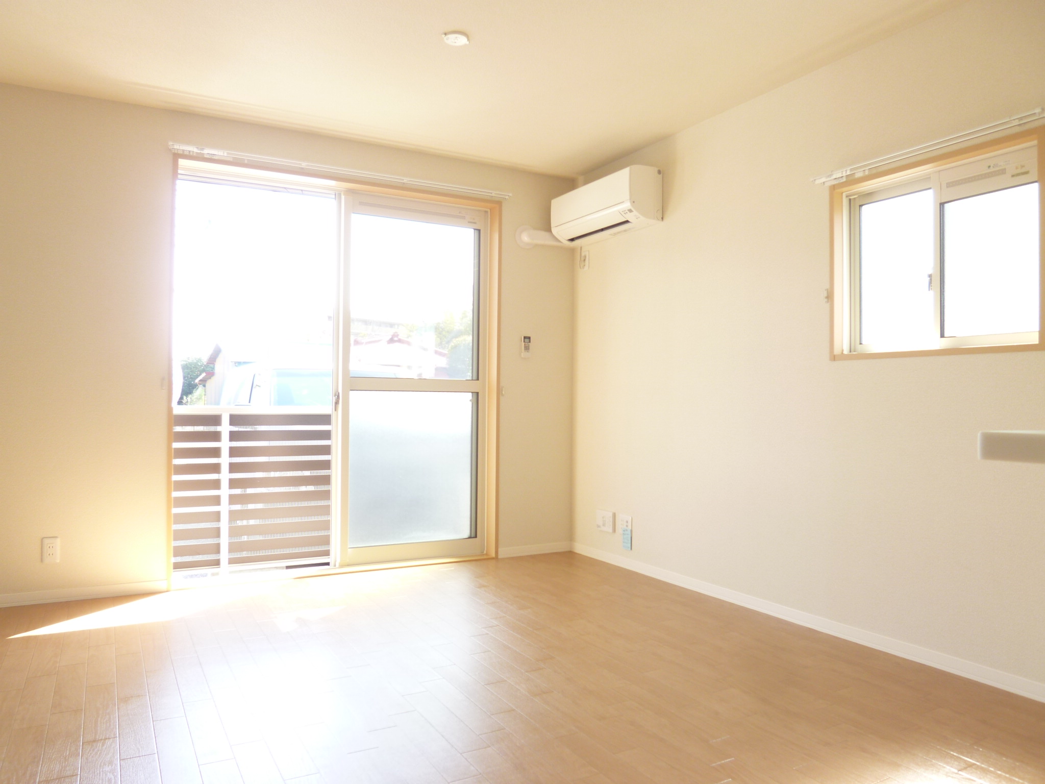 Living and room. LDK ・ Bright two-sided lighting (with shutter shutters)